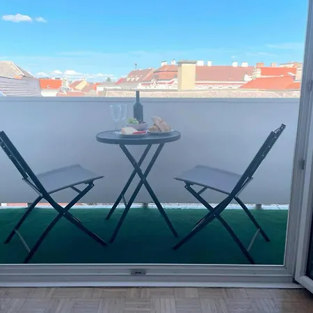 Danube Living Collection - Dachsbergasse 12 - Charmantes In Der Altstadt *
